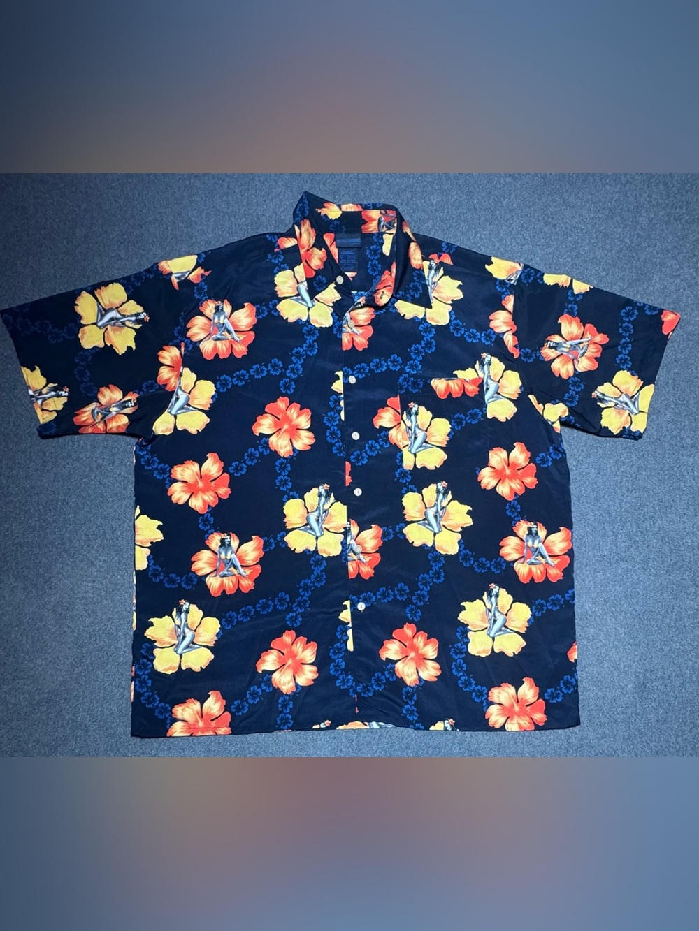 Vintage Extreme Gear Men's Hawaiian Tropical Floral Pin-Up
Shirt Size XL